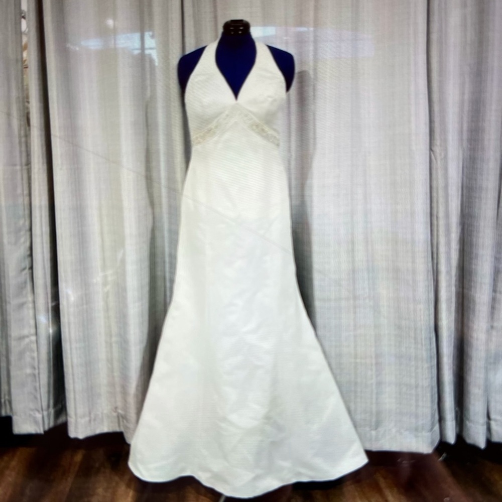 Beautiful halter Alfred Angelo gown
